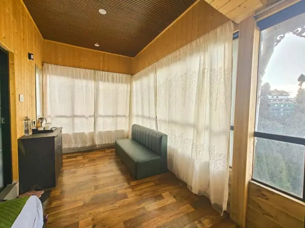 hotel in darjeeling with best view