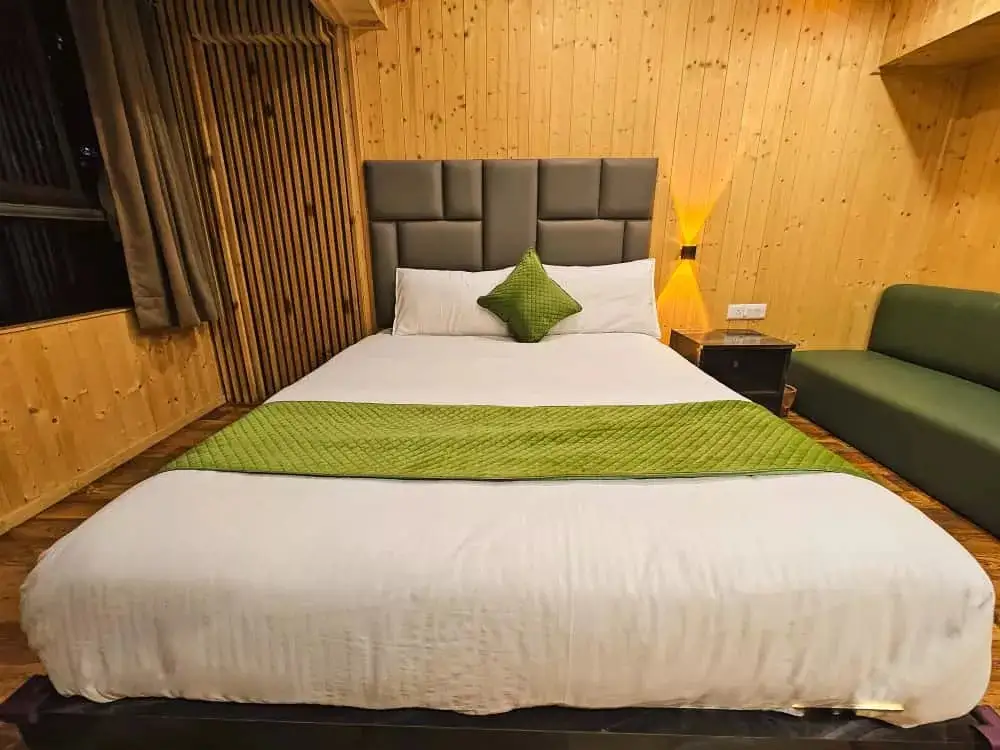 hotel in darjeeling with mountain view