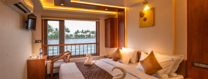 Kerala boat house package from Jaipur by train with Touristhub Holidays