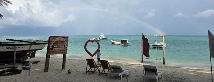 happy guest at lakshadweep with Touristhub Holidays